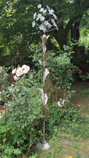 B. Jane Cowie - Elderflower (Glass, stainless steel, LED)